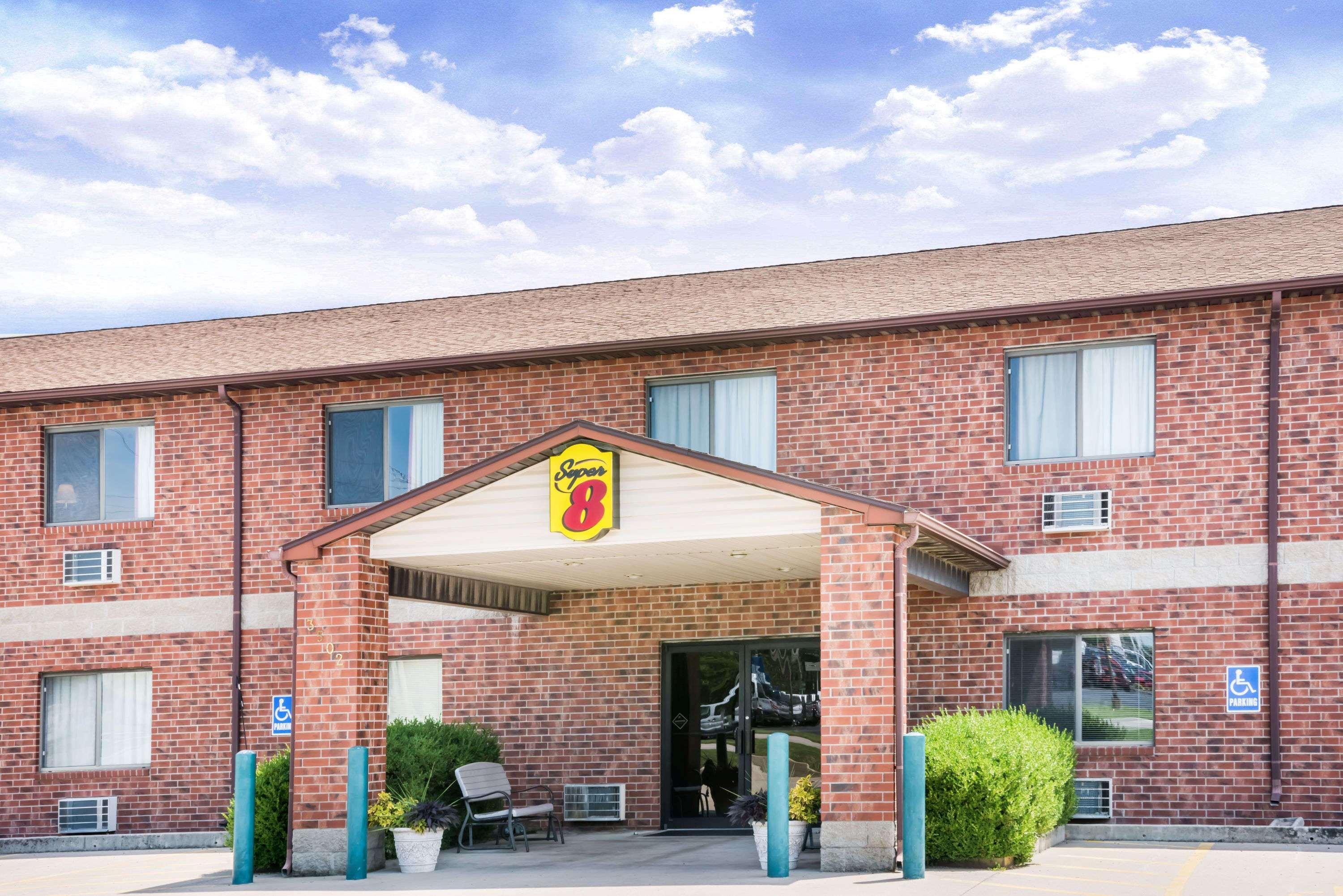 Super 8 By Wyndham Chanute Kültér fotó