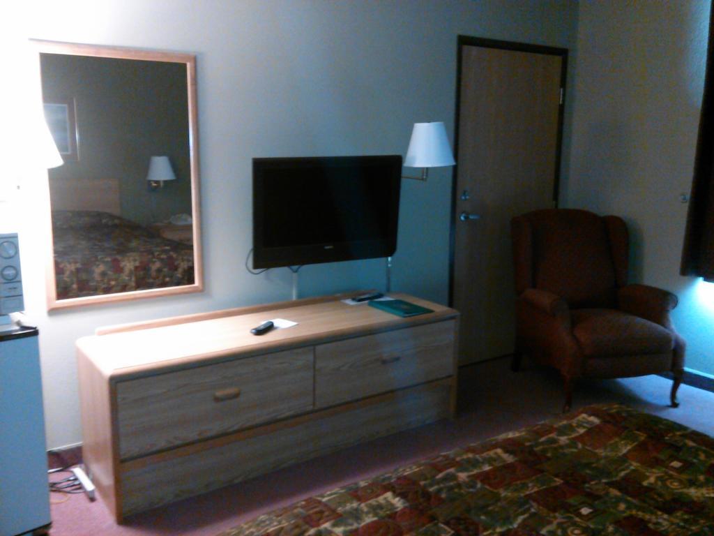 Super 8 By Wyndham Chanute Szoba fotó