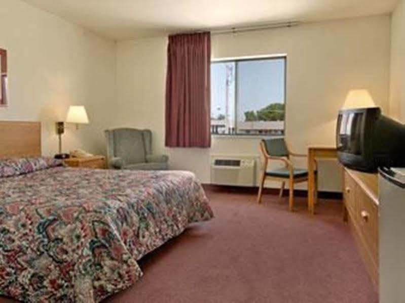 Super 8 By Wyndham Chanute Kültér fotó